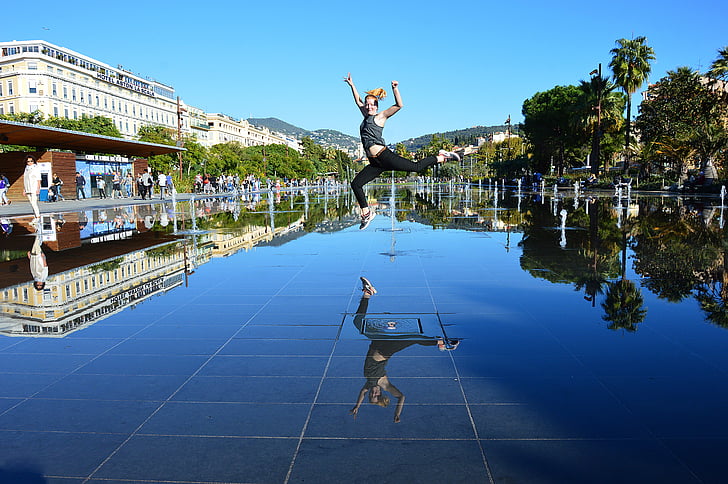 Фонтан зеркало, Ницца, Лазурный берег, зеркало воды., вид на город, Франция