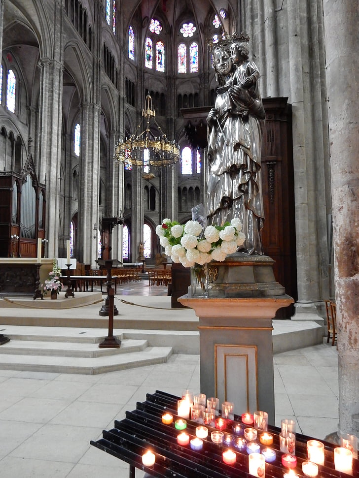 Catedral, Bourges, efígie de Marie