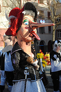 Maska, stara teta, boben major, karneval, Basler fasnacht 2015