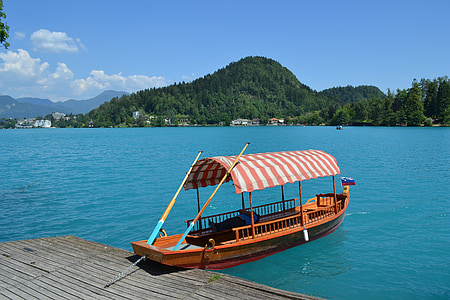 Augusts, asiņoja, laivas, kāpnes, zils ūdens, Slovēnija