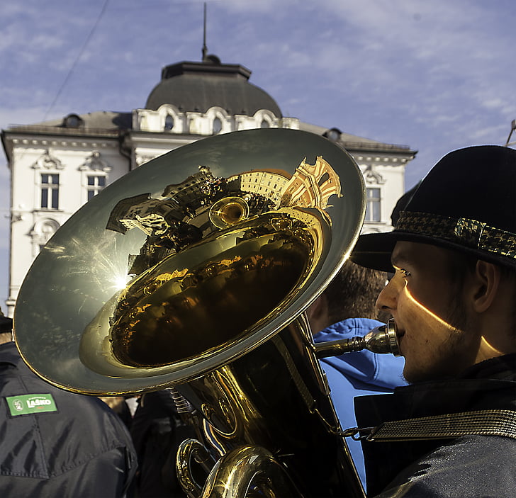 trompeta, reflexió catedral, reflexió, trompetista, ciutat de trompeta, Eslovènia, Ljubljana
