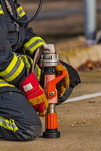 lotta antincendio, modalità standby, in caso di emergenza, tubo flessibile, tubo a raggi, operaio, occupazione