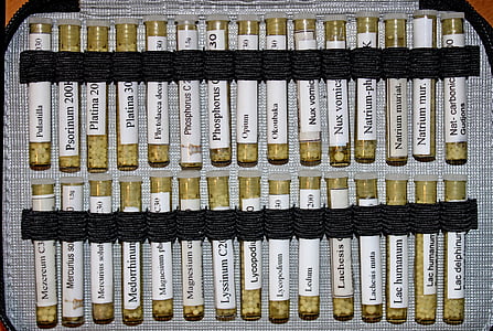 homeopatie, globuli, rozptyl korálky, trubice, Hahnemann, lékařství, naturopaths