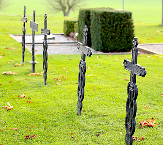 Crucea de fier, mormântul, cimitir, Vechiul Cimitir, sculptate