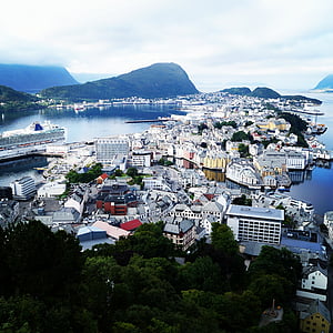 Νορβηγία Ålesund, Νορβηγία, αρ νουβό, πόλη λόφου, στη θάλασσα, λιμάνι, Ευρώπη