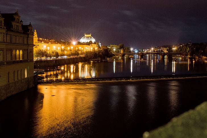 Nemzeti Színház, Prága, éjszaka, fények, város, Charle barátait híd, történelem