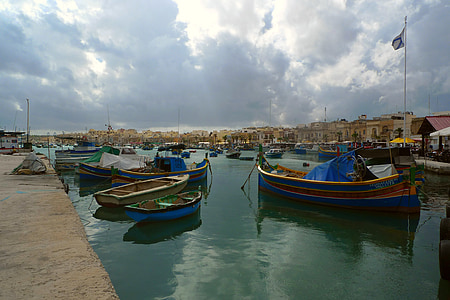 rybárske člny, malebné, Port, MARSAXLOKK, Malta, Gozo, Stredomorská
