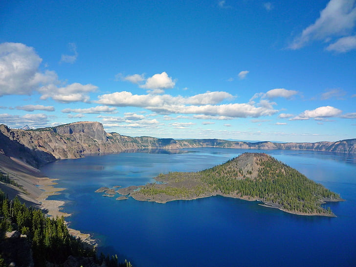 Lac de cratère, île de l’Assistant, volcanique, cône de scories, Parc national de Crater lake, Oregon, é.-u.