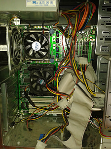 kompiuteris, techninės priežiūros, PC, pažeistas kompiuteris, kabeliai, atidaryti kompiuteris