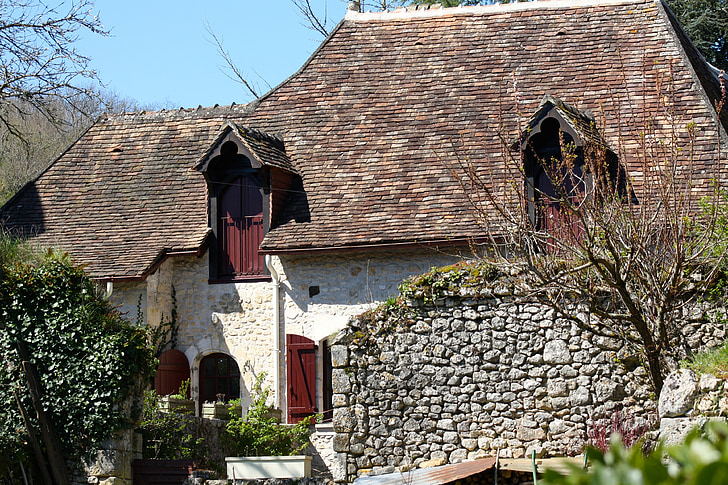 Căsuţă cu ferestre pentru mansarde, Cabana francez, vechi cottage, case vechi