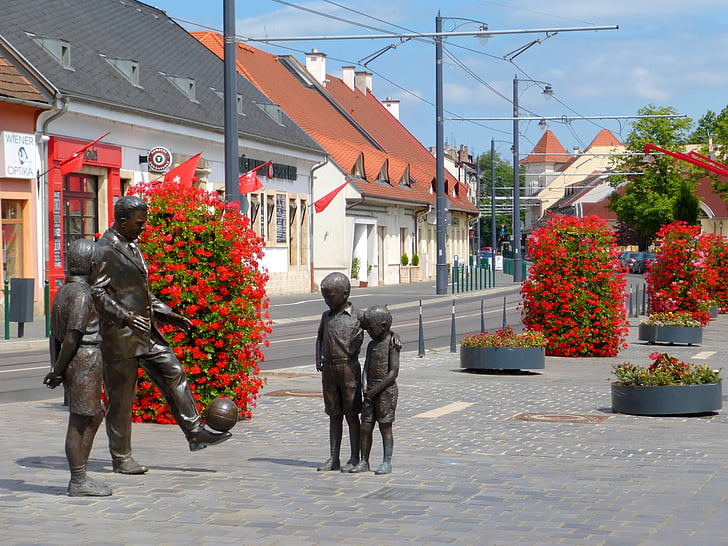 Gouden team, binnen links, bronzen memorial, voetballer, zomer, Promenade, Ferenc puskás