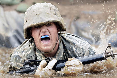 soldier, holding, assault, rifle, screaming, crawling, water