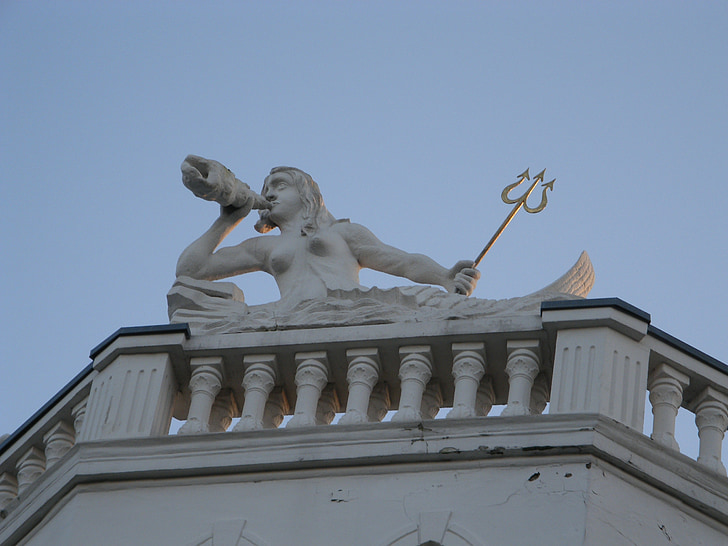 Vattumannen, Neptune, staty