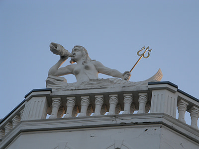 Υδροχόος, Ποσειδώνας, άγαλμα