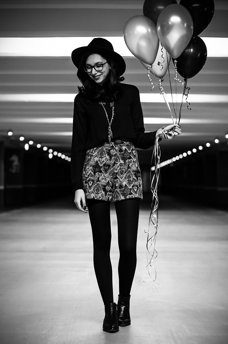 hat, black hat, balloons, black and white, parking, fashion, beauty