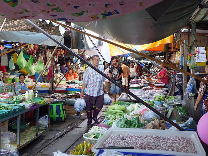 Maeklong gele inkelių rinka, Tailandas, prekyvietės, jūros gėrybės, daržovių, džiovinti, stogelis