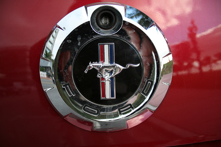 mustang de Ford, logo de Ford, coche