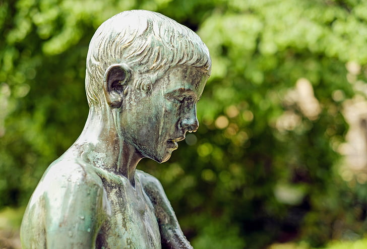 sculpture, bronze, child, boy, mourning, park, freiburg