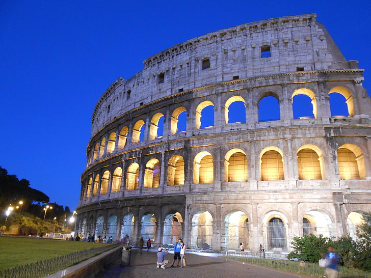 Coliseo, Roma, vista de noche