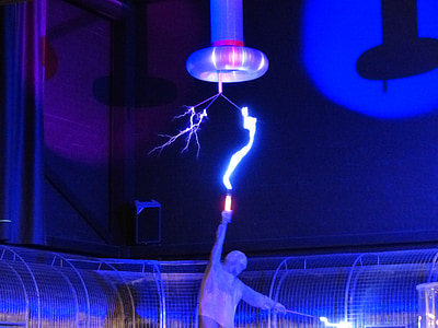 Flash, bobina de Tesla, experimento, alta tensão, física experimental, demonstração, programa