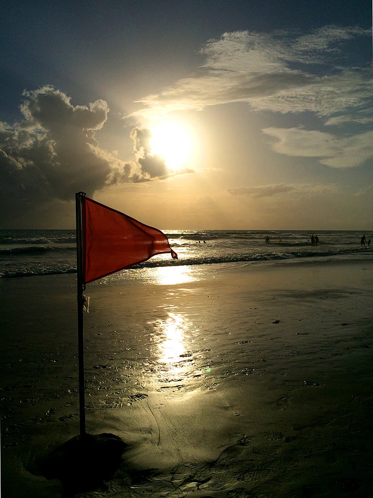 ธงสีแดง, ชายหาด, บ้าน ไม่ดี, คลื่น, ดวงอาทิตย์, พระอาทิตย์ตก, ทะเล