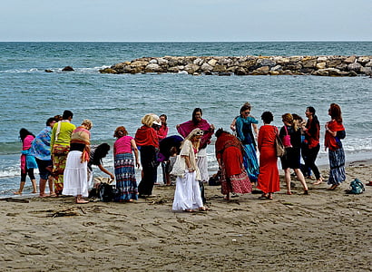 femei, dans, plajă, casual, grup, ritualul, nisip