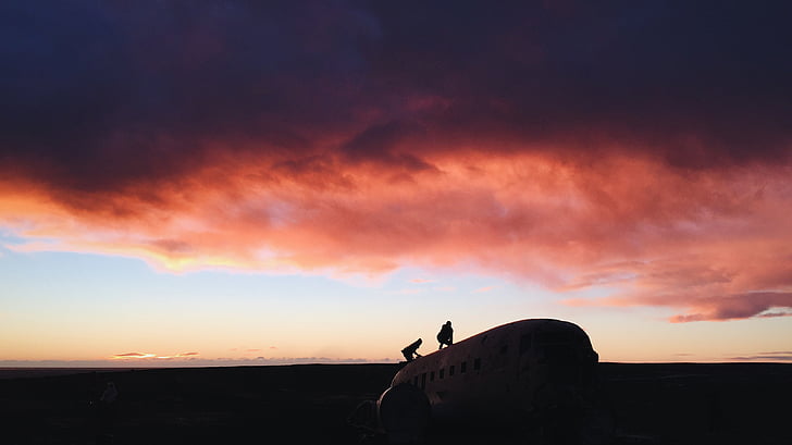 dos, personas, escalada, avión, haul, nublado, puesta de sol