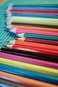 długopisy, Kolorowe kredki, farbują ołówek, kolory, kolorowe, hobby
