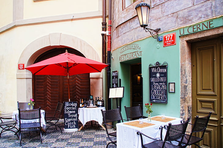 restaurant, bistro, prague, courtyard, screen, czech republic