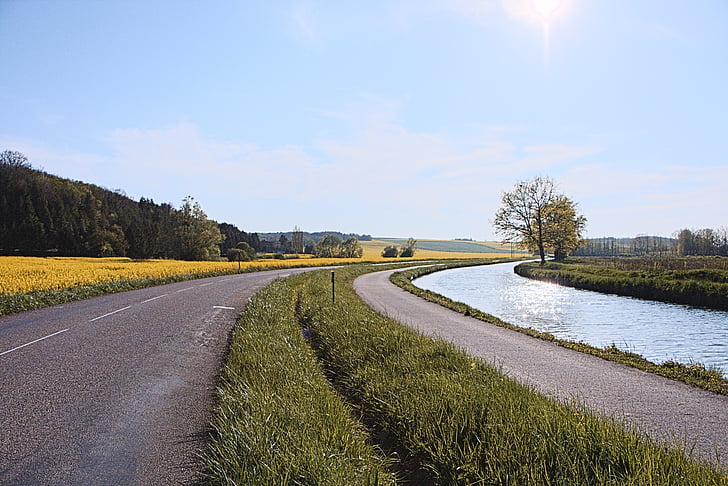 ceļu satiksmes, velosipēdu ceļš, nivernais kanāls, pret gaismu, Burgundija