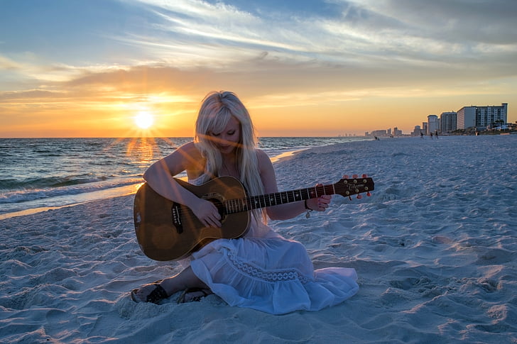 gitara, mergaitė, paplūdimys, vandenyno, muzika, priemonė, muzikos