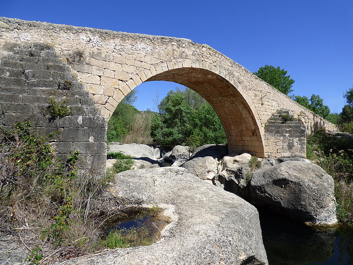 puente, medieval, románico, piedra, contrafuertes, arco, río Montsant