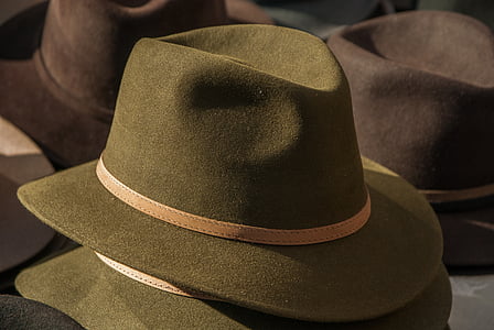 hat, filt, herretøj, ingen mennesker, close-up, indendørs, dag
