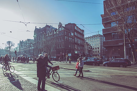 homme, marche, rue, en journée, Amsterdam, rues, routes