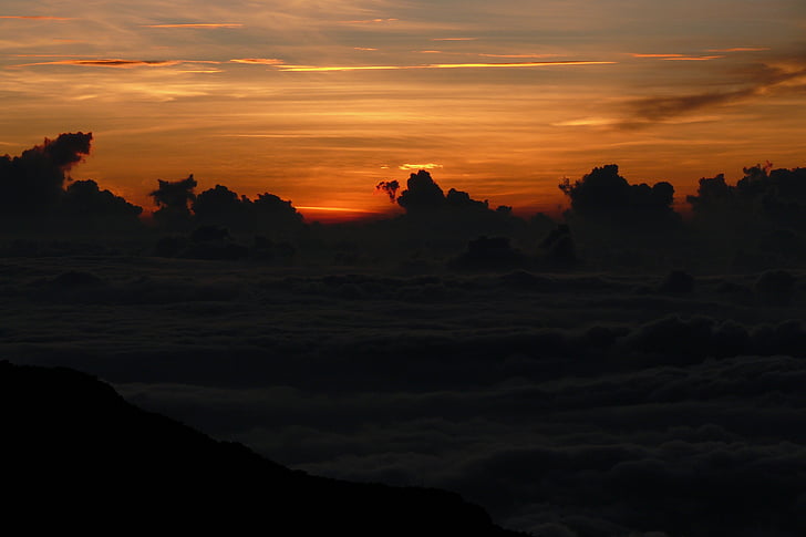 Haleakala, Hawaii, posta de sol, núvols, cel