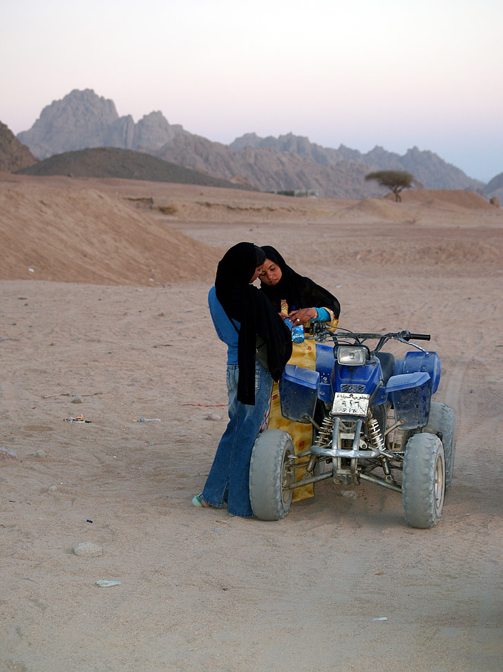 Egypten, Sinai, halvön, öken, en muslim, fyrhjuling, motorcykel