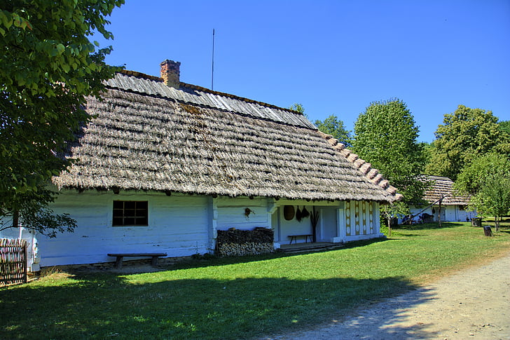 Sanok, skanzen, vidiecka Chalupa, drevené guľôčky, strecha, Poľsko, staré
