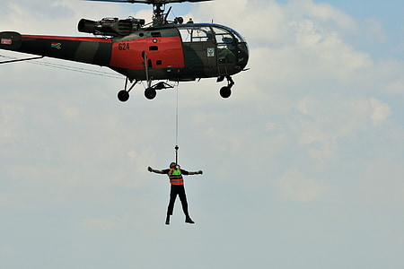 alouette iii, 直升机, 吊装, 男子, 显示, 南非空军博物馆