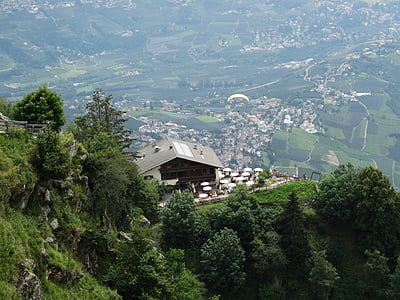 monde de la montagne, restaurant de montagne, vue sur la montagne