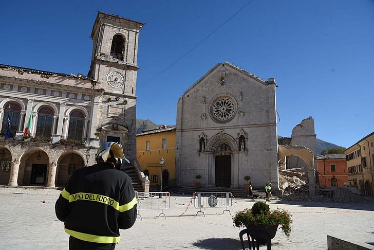 Erdbeben, Erdbeben Italien, Norcia, San Bendetto Norcia Erdbeben, Erdbeben-norcia, Kirche, Architektur
