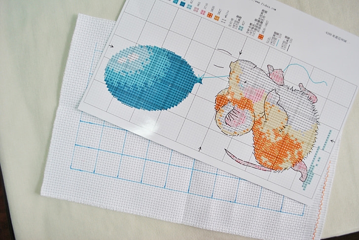 cross stitch, cartoon version, printed fabric, little mouse, balloon, run