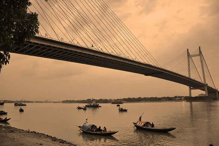 Kolkata, hängbro, Bridge, fiskebåtar, Indien
