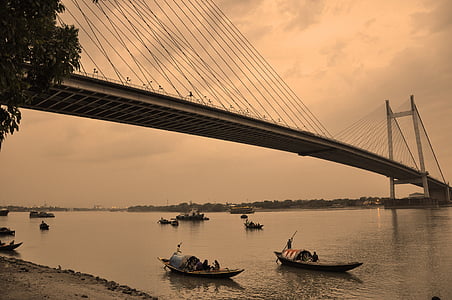 Kolkata, függőhíd, híd, halászhajók, India