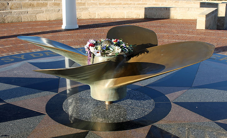 geraldton, memorial, propeller, sailors, setting, australia