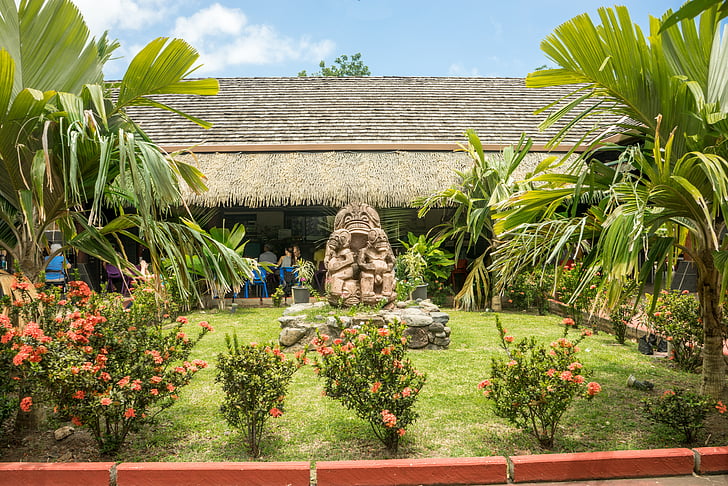 Nuva hiva, Ilhas Marquesas, jardim, estátua, flores, natureza, arquitetura