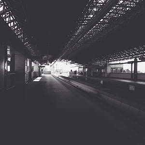 en noir et blanc, transport en commun, chemin de fer, chemin de fer, Métro, la gare, transport