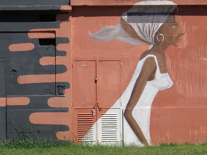 Lisboa, Alcantara, parede de grafite, mulher, vestido branco, arte de rua