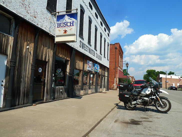 Golconda, Illinois, motos, bar