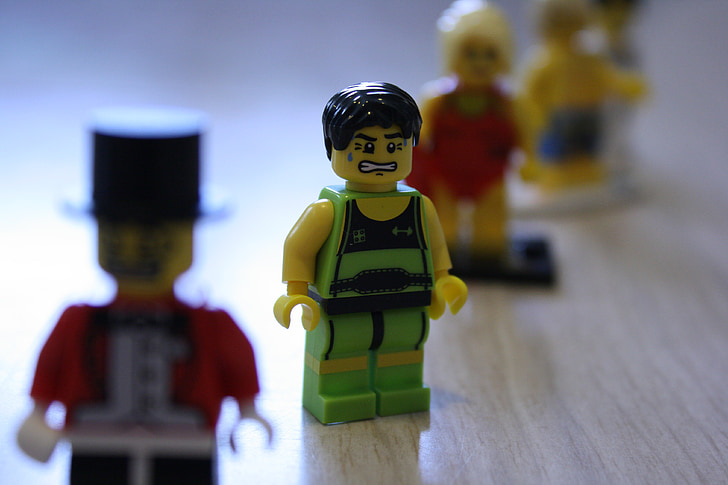 Lego, stāvs, dusmīgs