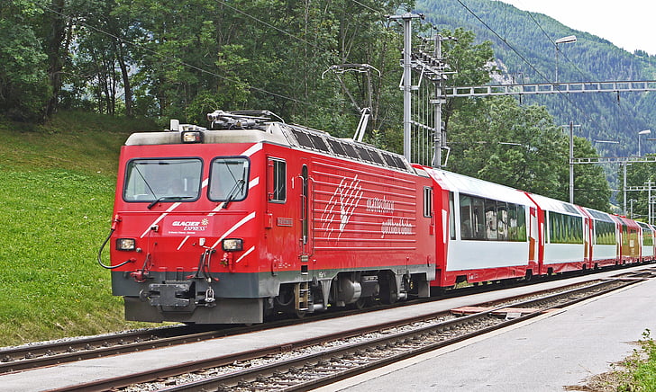 Glacier express, Matterhorn-gotthard-bahn, MGB, Švýcarsko, Valais, laxní, železniční stanice